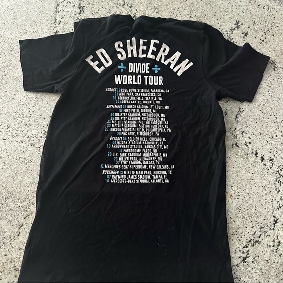 Black and Blue Short Sleeve Tee‎ - Picture 4 of 4